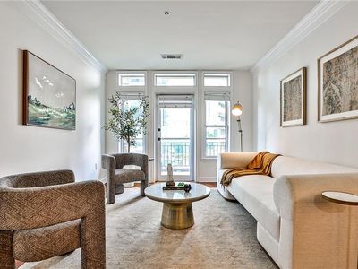 3334 Peachtree Rd NE APT 704, Atlanta, GA, 30326