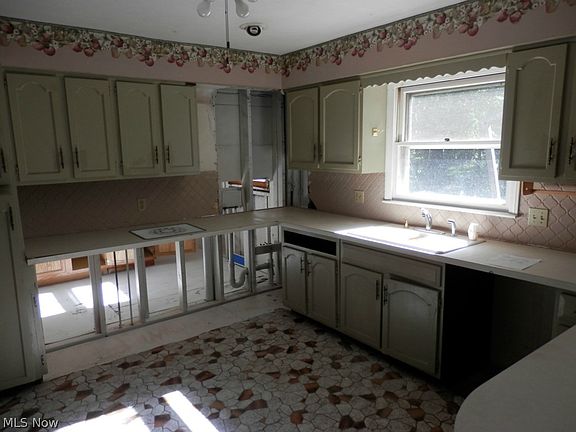 2nd image of 595 S Elm Ave