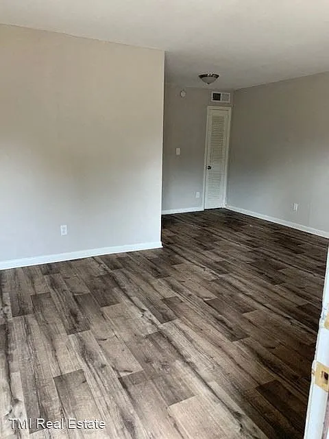 Uptown Stadium Apartments I — Photo 3