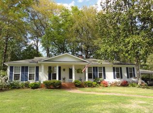 2221 Oakgrove Cir, Valdosta, GA 31602
