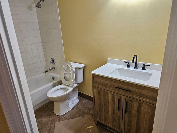 4th image of 1524 Winter Green Blvd