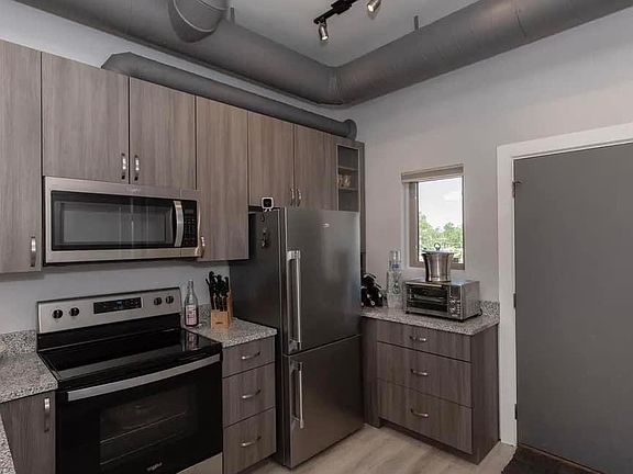 3rd image of 135 16th St #3