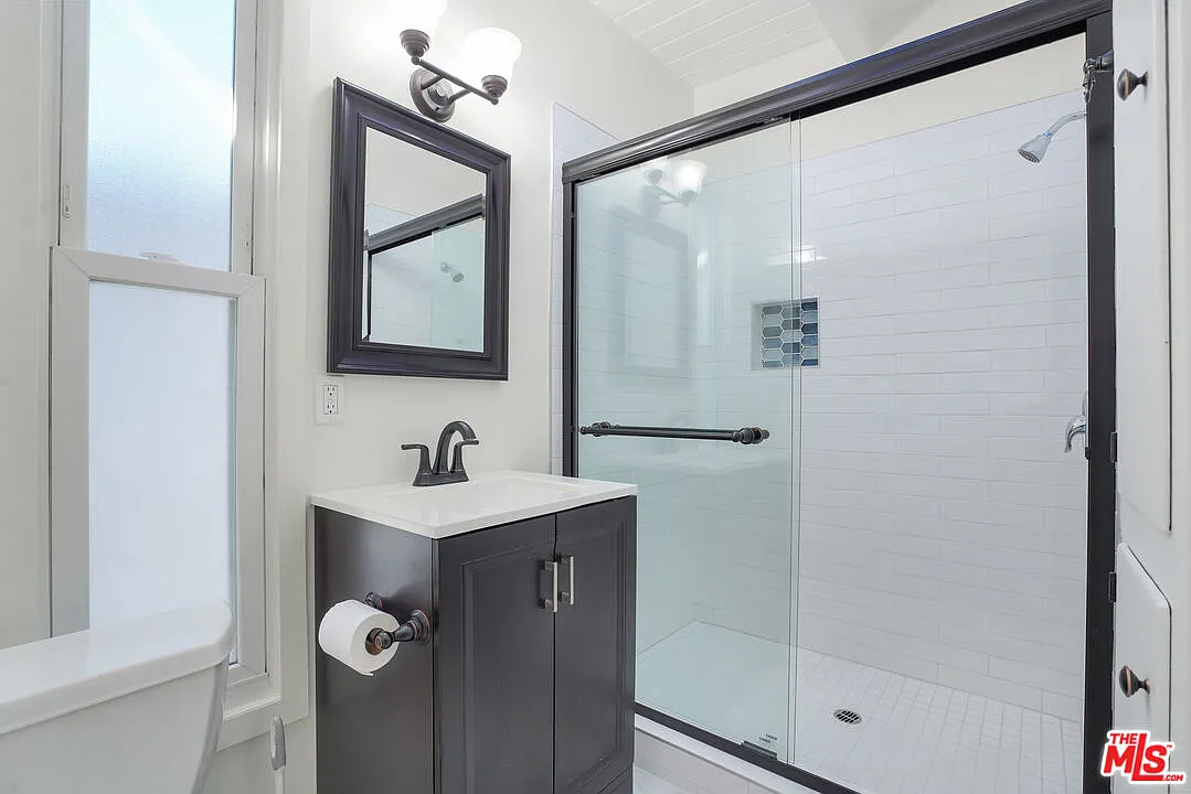 2 bed, 2.0 bath, 1400 sqft, $6,500 — Photo 4