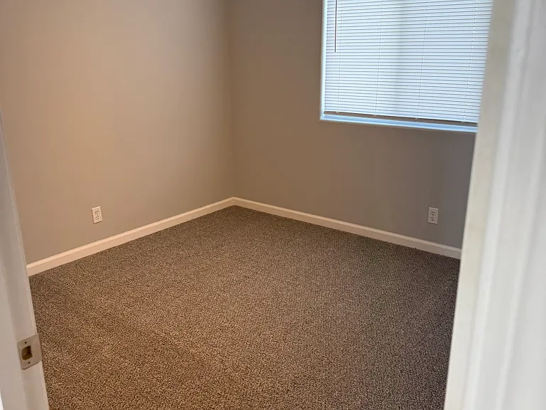 6402 S 167th Ave — Photo 10