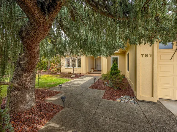 781 Eastridge Dr, Medford, OR 97504