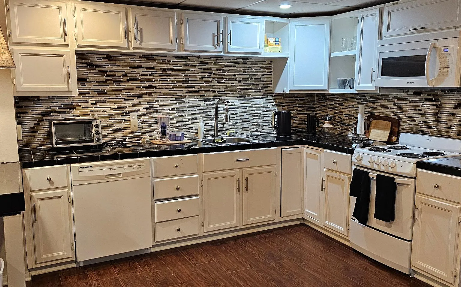 1 bed, 950 sqft, $1,350 — Photo 1