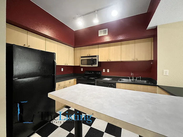 2411 W Horatio St #532 — Photo 6