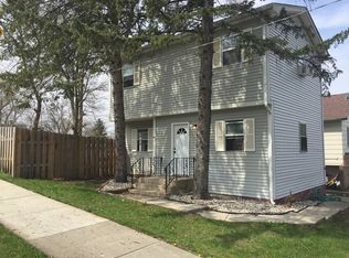 28 Wildwood Dr, Round Lake Beach, IL