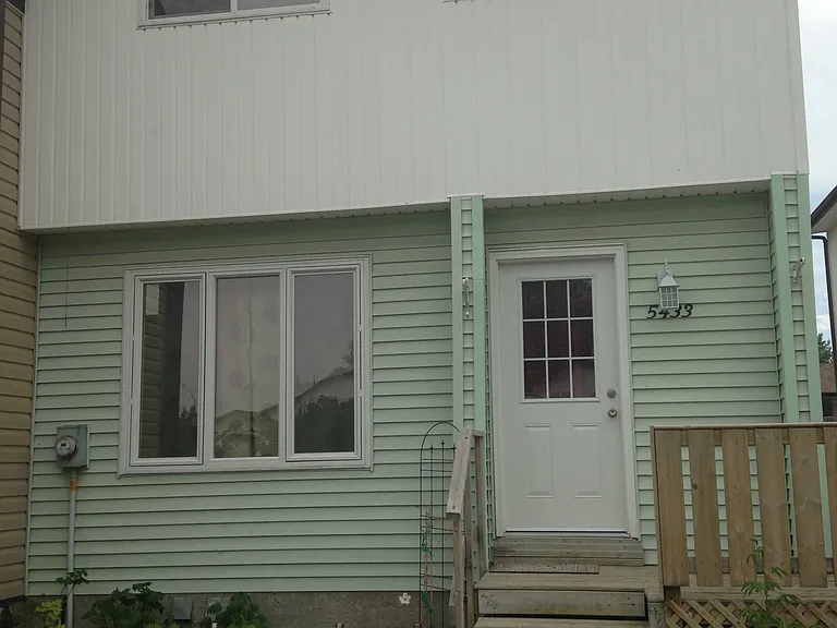 5433 56a St #5433 — Photo 1