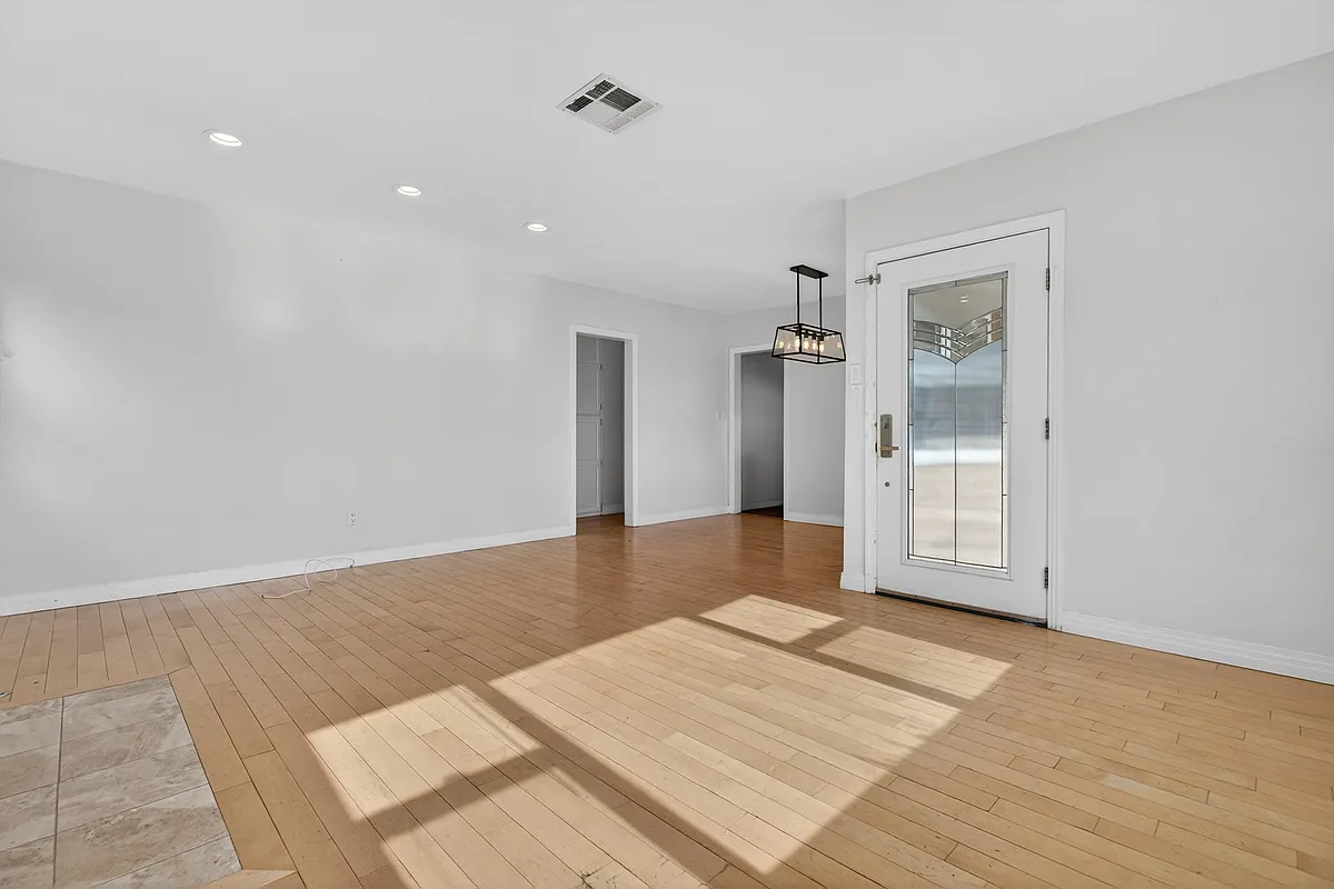 Building Photo - 10780 Redmont Ave