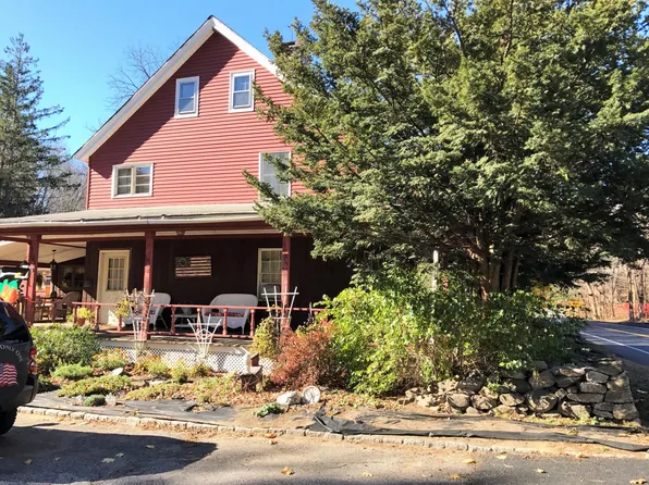 50 Berkshire Rd #2, Sandy Hook, CT 06482