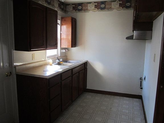 2nd image of 815 S 14th St