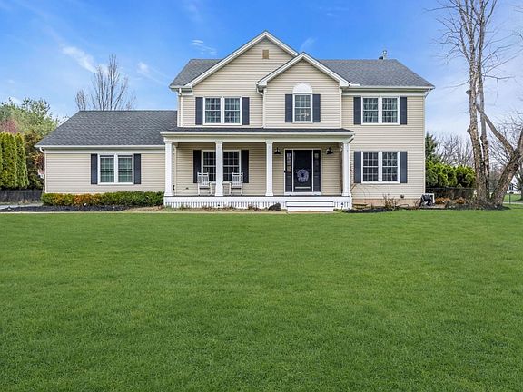 3rd image of 8 Governor Rd