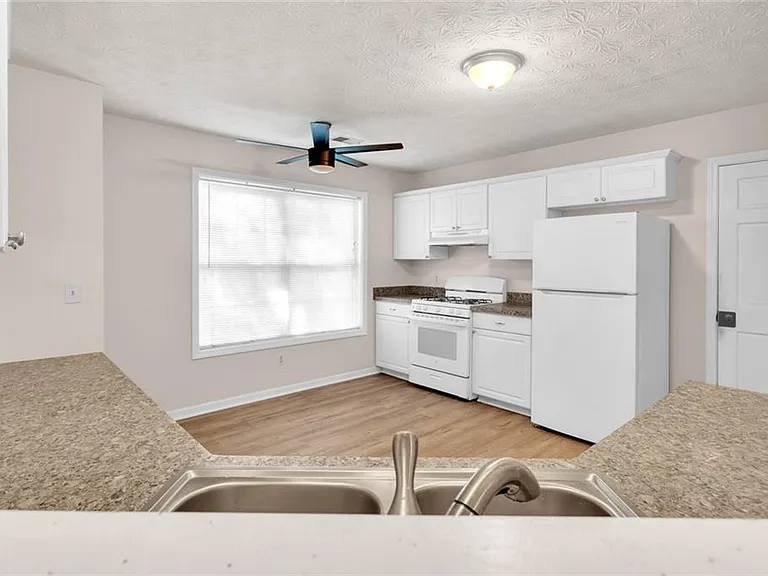 878 Grindstone Dr SW — Photo 14