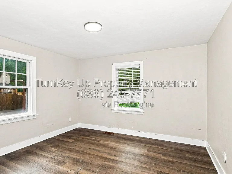 1065 N Lafayette St — Photo 8