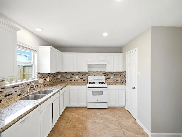 21331 Bella Mountain Dr — Photo 8