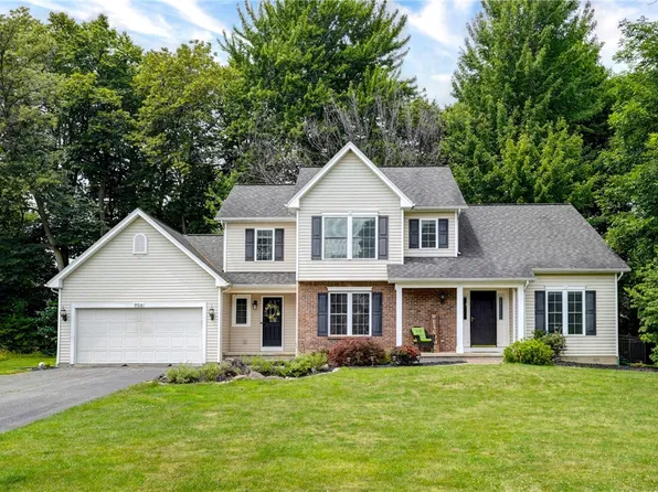 906 Lothario Cir, Webster, NY 14580