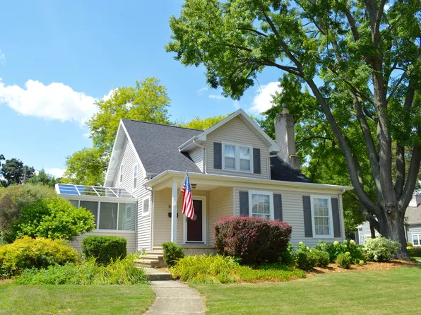 338 Park Dr, Neenah, WI 54956