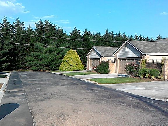 3rd image of 804 Villaview Way #804