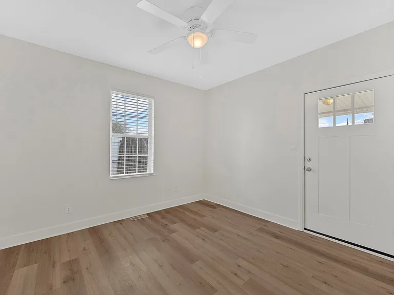 638 Branch St — Photo 5