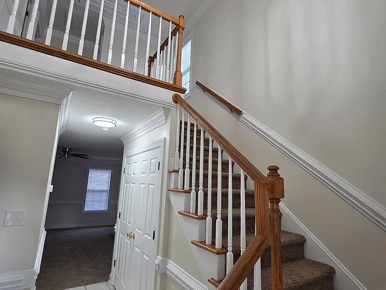1513 Winterberry Dr — Photo 3