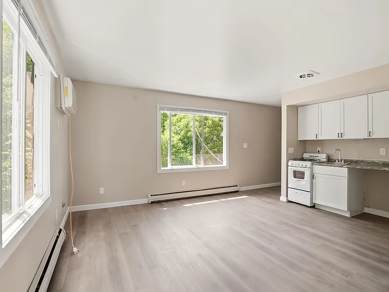 720 E Saint Paul Ave #4 — Photo 2