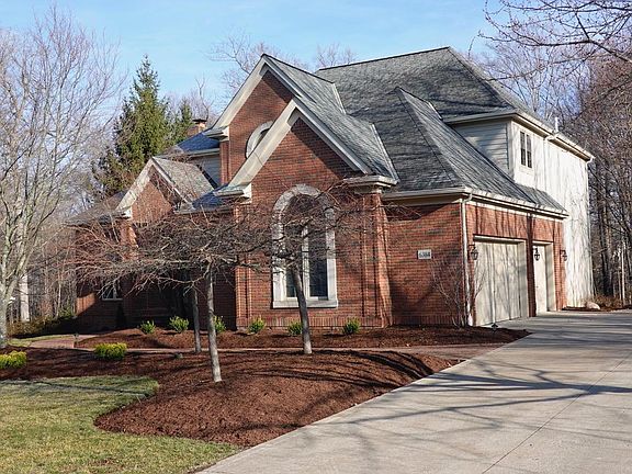 3rd image of 6384 Lake Trail Dr