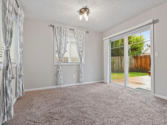 5th image of 4039 Evergreen Ave