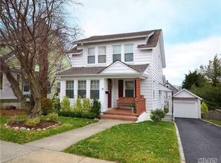9 Flower Hill Pl, Port Washington, NY 11050