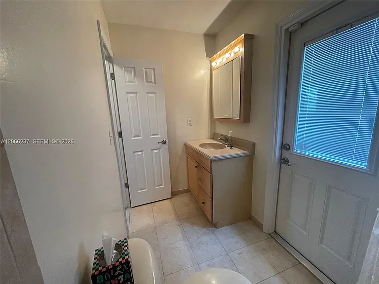 9301 SW 54th St — Photo 13