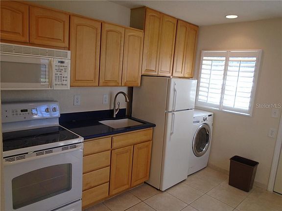 4th image of 3401 W Oak Ave