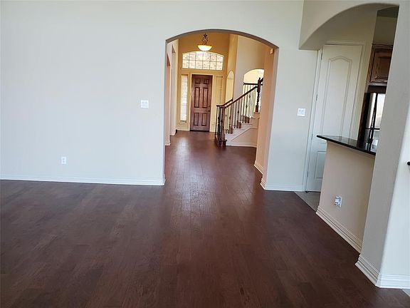 5th image of 381 Vista Park Dr