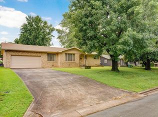 3066 E Lomita St, Springfield, MO 65804