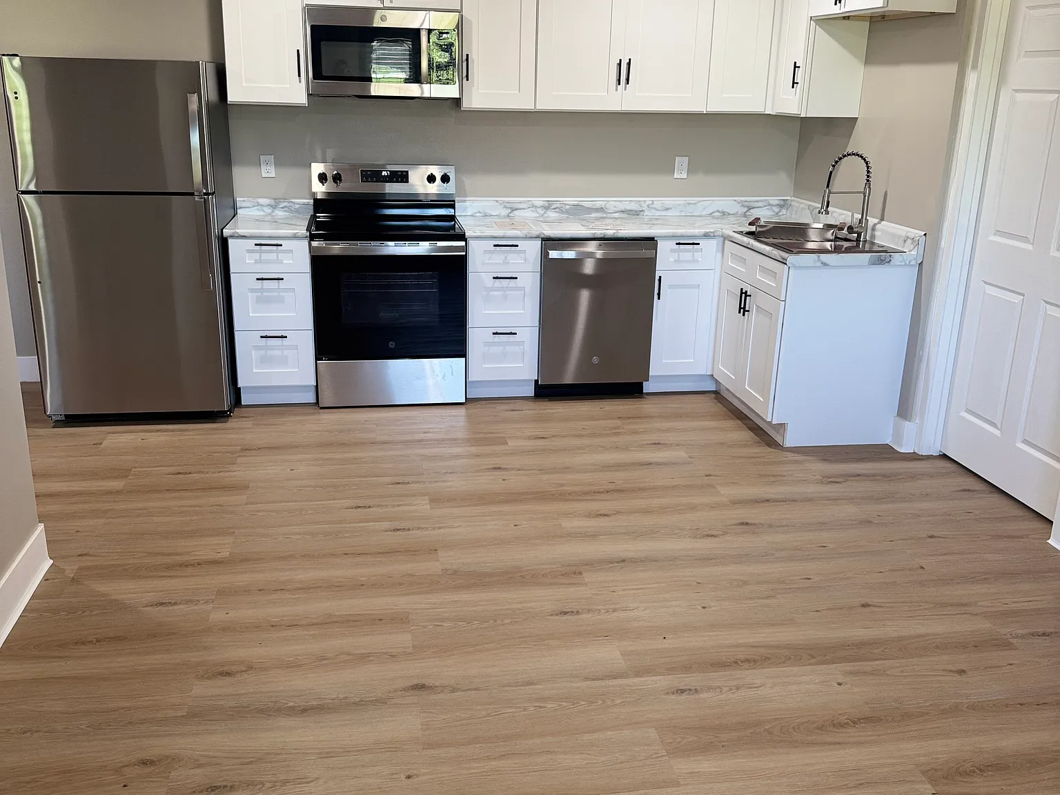 2 bed, 1.5 bath, 687 sqft, $1,350 — Photo 1