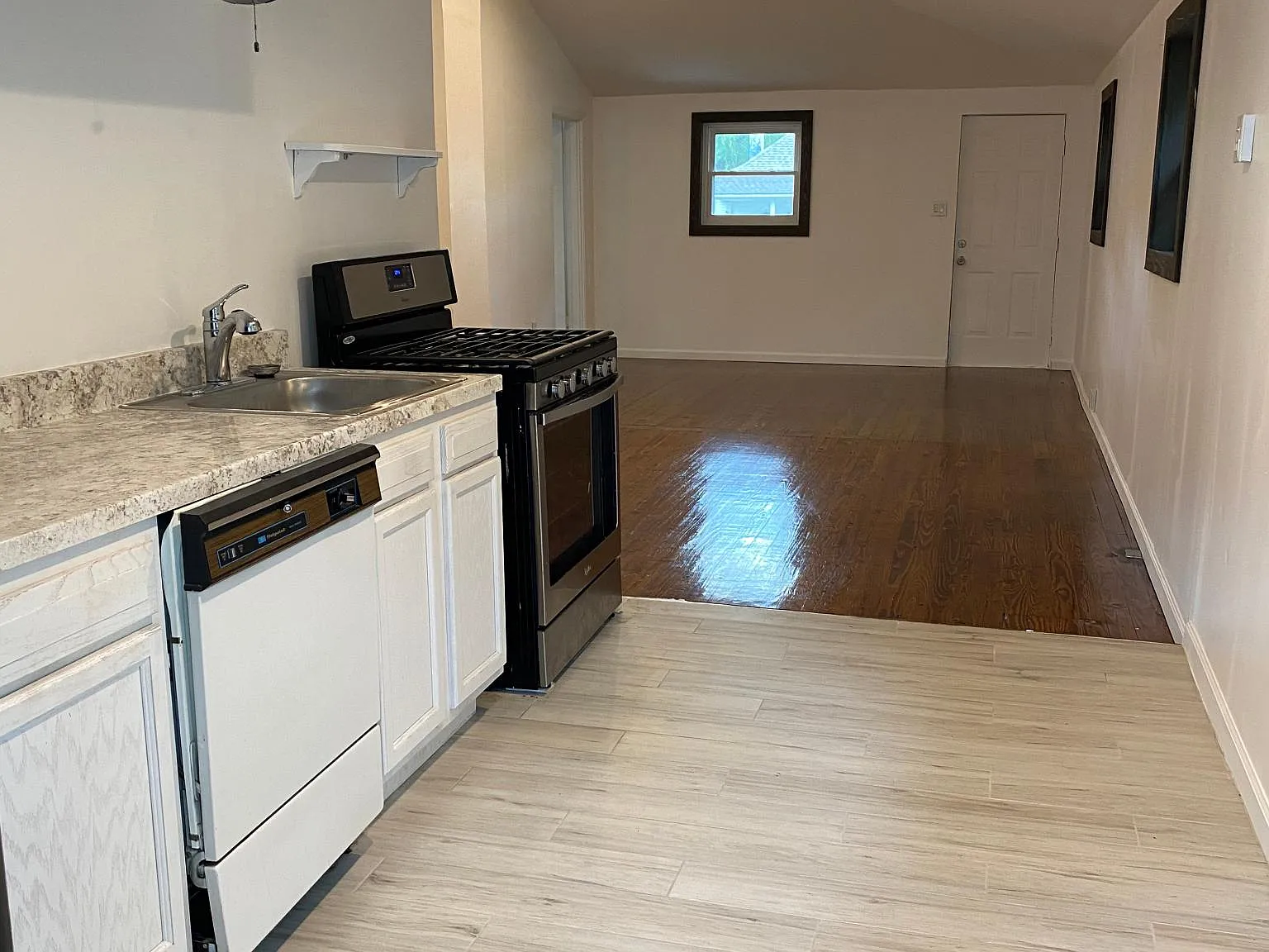 3 bed, 1.5 bath, 1100 sqft, $2,250 — Photo 3