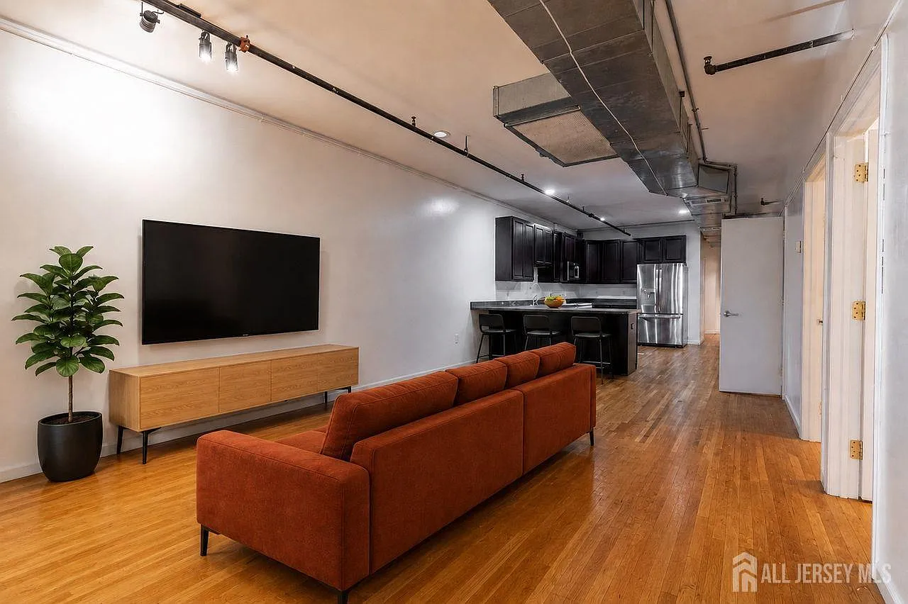 4 bed, 3.0 bath, $3,700 — Photo 1