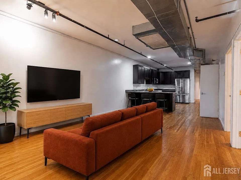 378 George St #201