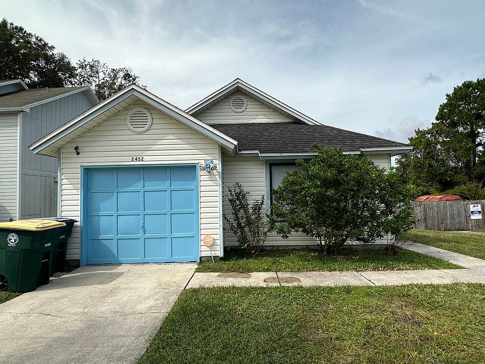1st image of 2452 Townsquare Dr