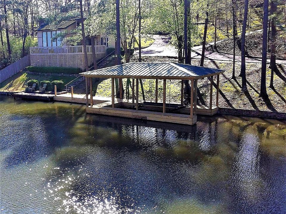 184' on the water with 2 docks