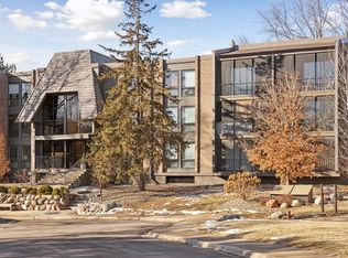6075 Lincoln Dr APT 104, Edina, MN 55436