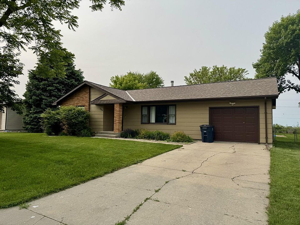 1st image of 604 Poplar Dr