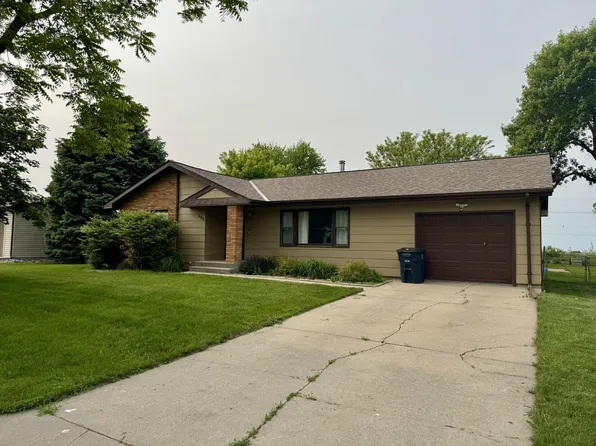 604 Poplar Dr, Wagner, SD 57380