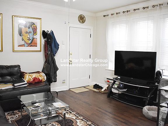 3rd image of 3817.5 N Greenview Ave #3E