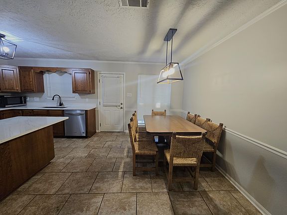 5th image of 504 Stacey Ln