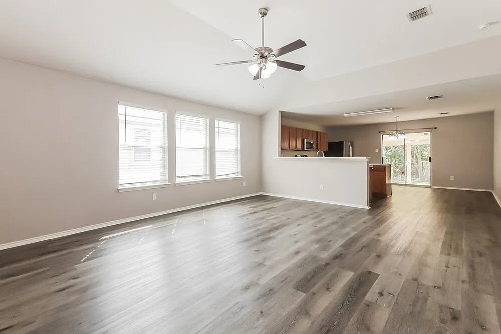 4 bed, 2.0 bath, 1906 sqft, $2,135 — Photo 4