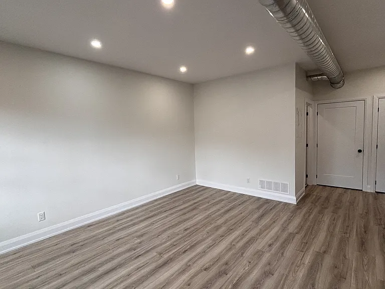 84 Eccles St #6 — Photo 6