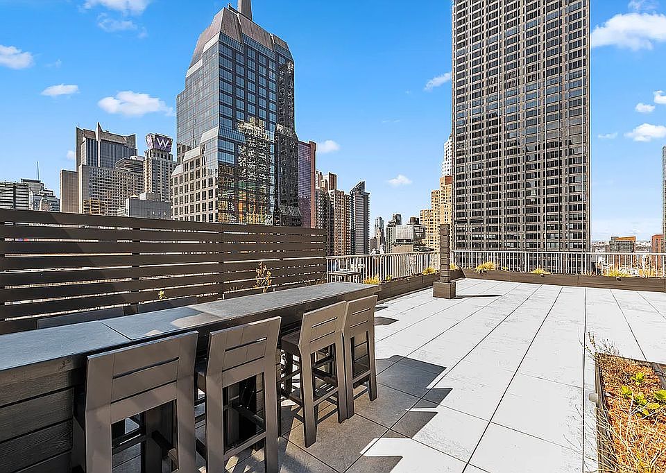 1st image of 150 W 51st St APT 1927