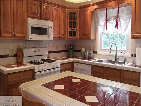 4th image of 304 E Margaret St