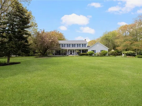 34 Finch Ln N, Saunderstown, RI 02874