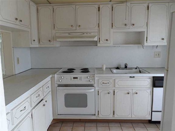2nd image of 1951 NE 39th St APT 227